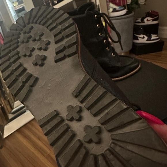 Real leather booties with wedge, worn once, warm for winter too! Like new - Picture 2 of 2